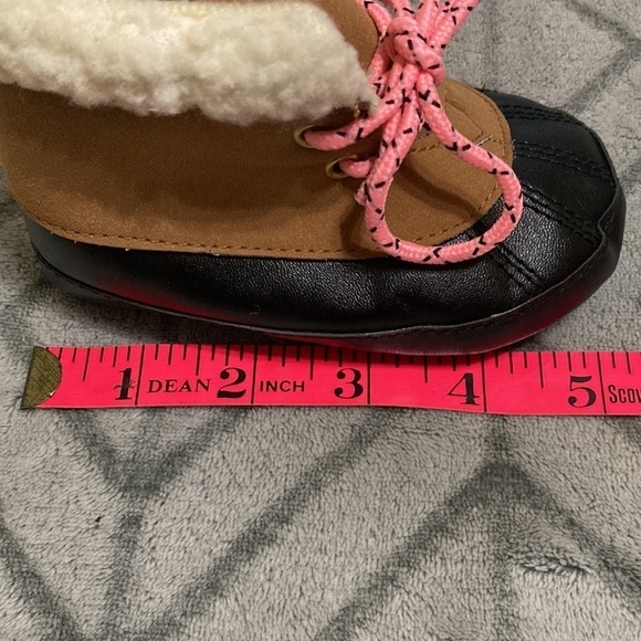 Carter’s 9-12 month baby fur snow boots - Picture 5 of 6